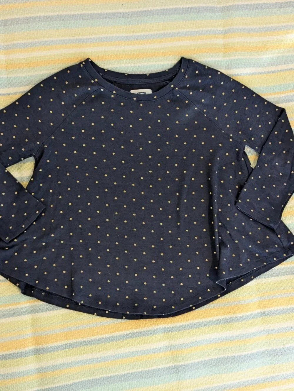 Old Navy blue & gold polka dot top size Medium (8)